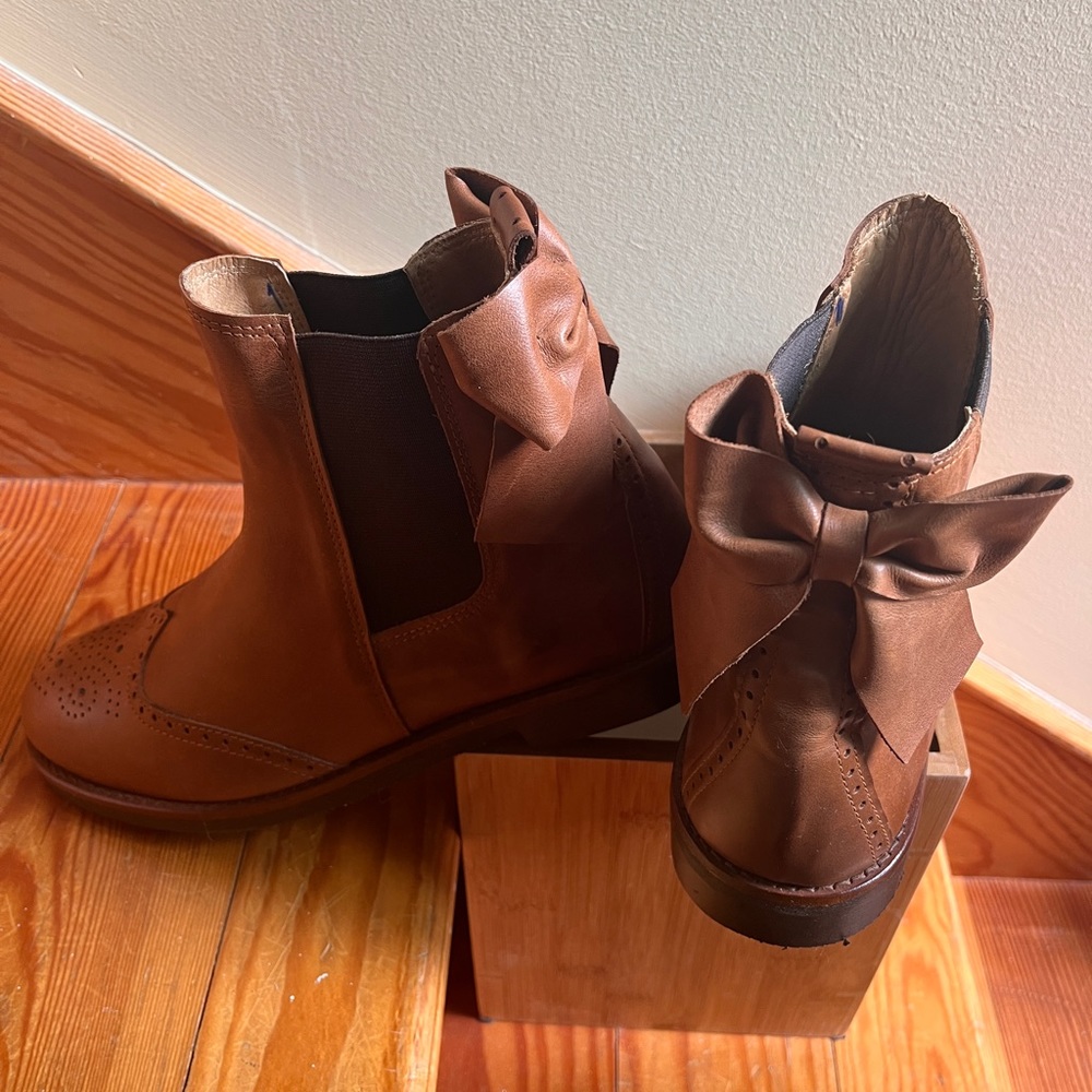 Artisanal handmade leather brogue bow Chelsea boots BNIB